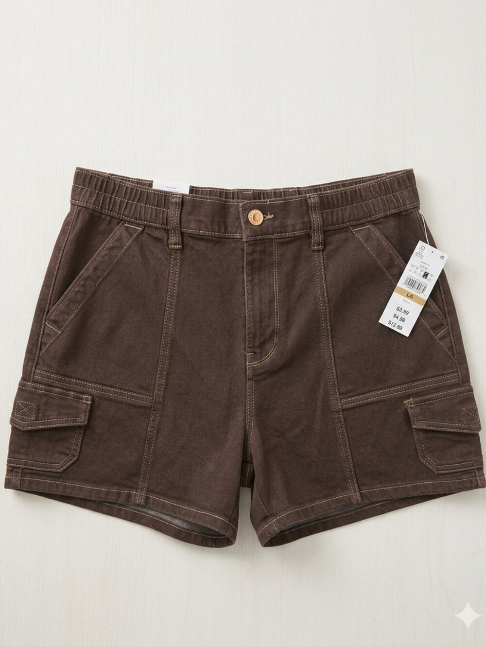 Women’s Utility Cargo Shorts in Dark Brown size L